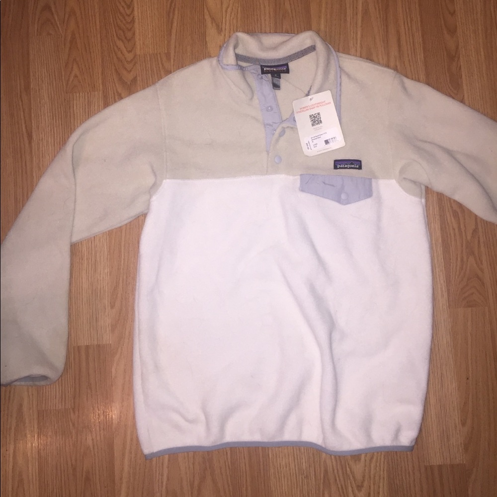 Women’s lightweight Patagonia pullover